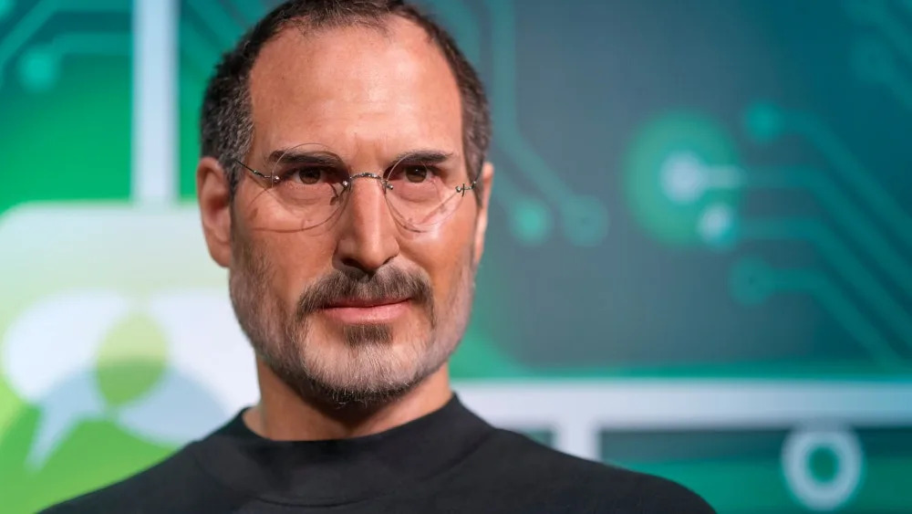 Steve Jobs' Daughter Claims He Told Her She 'Smelled Like A Toilet' While On His Death Bed — But She Clarifies He Was Being Honest: 'I Really Did'